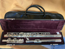 Load image into Gallery viewer, Yamaha YFL-461 Intermediate Flute - C Foot